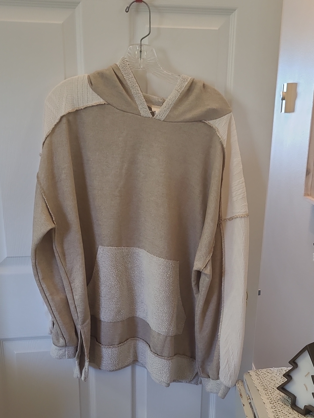 BiBi Two-Tone Hooded Sweater/Hoodie in Beige and Cream. Size XL. Oversized BIN 8
